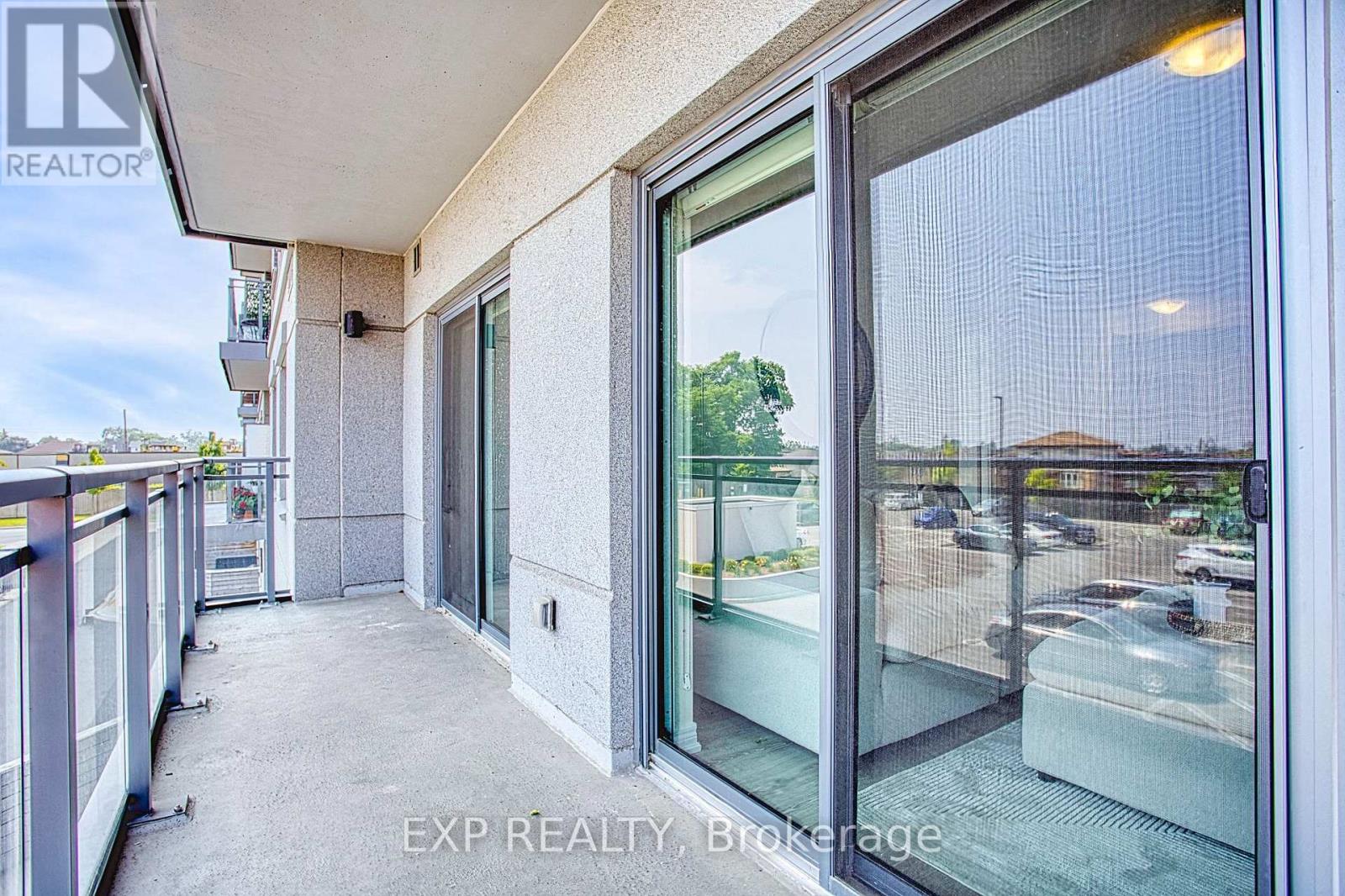 Photo 14 of 215 121 Highway 8, Hamilton ON