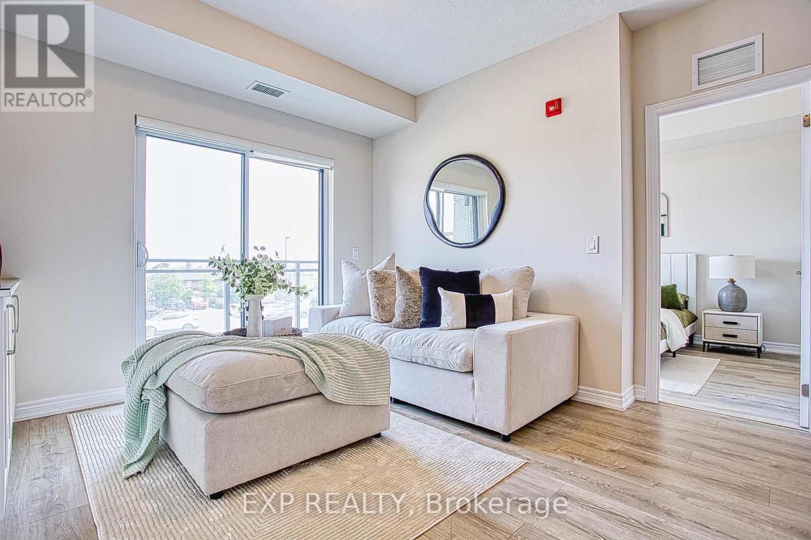 Photo 18 of 215 121 Highway 8, Hamilton ON