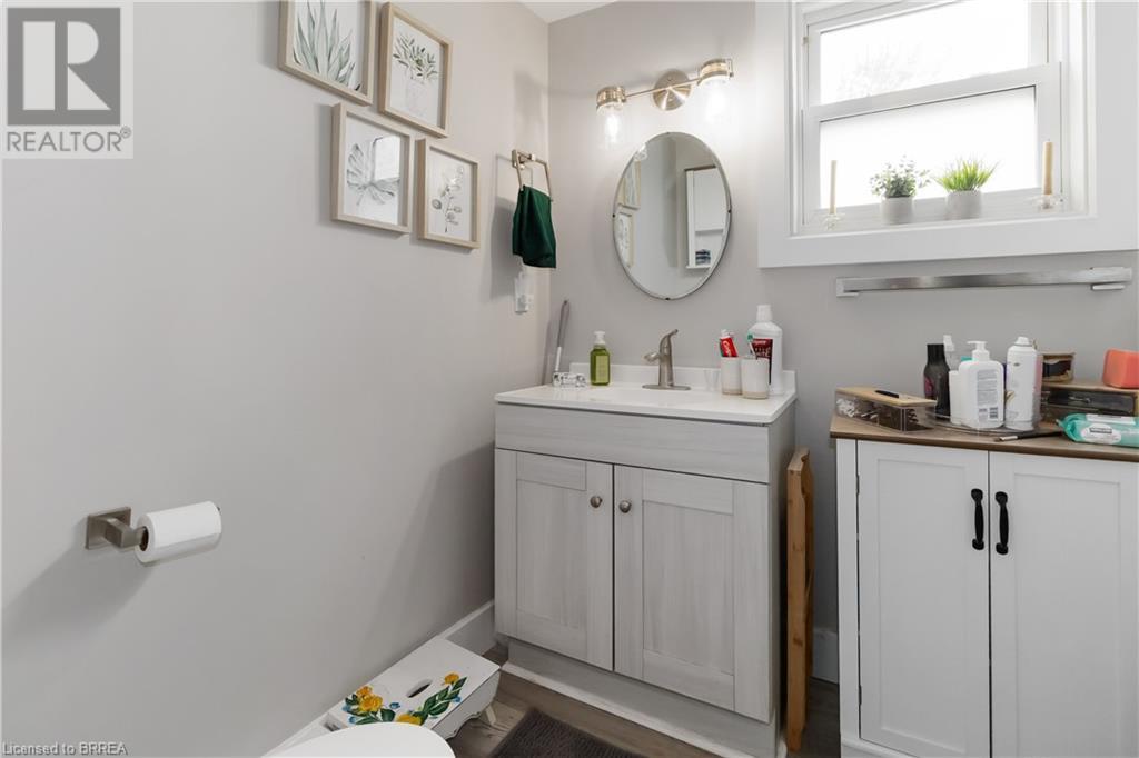 Photo 16 of 112 King Street, Burford ON