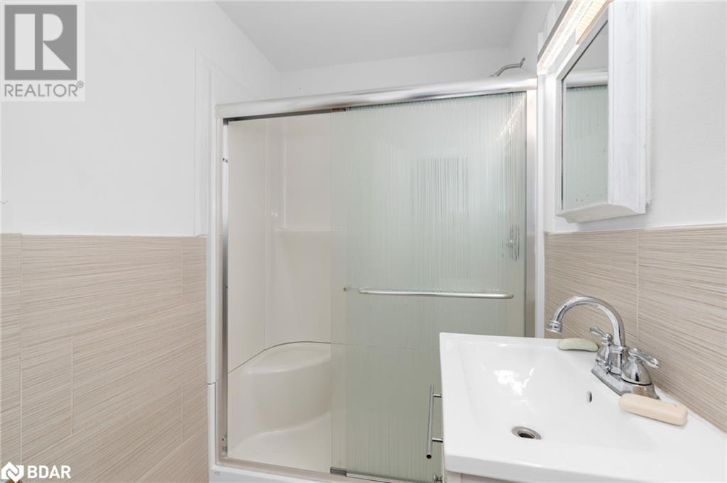 Photo 3 of 134 Owen Street, Barrie ON