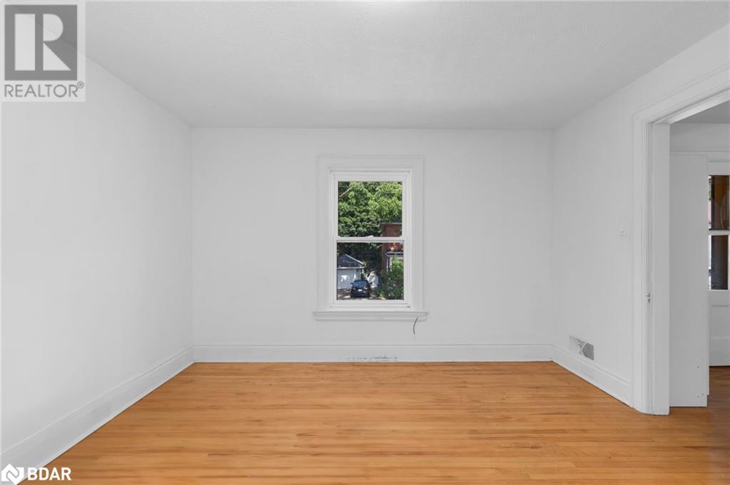 Photo 4 of 134 Owen Street, Barrie ON