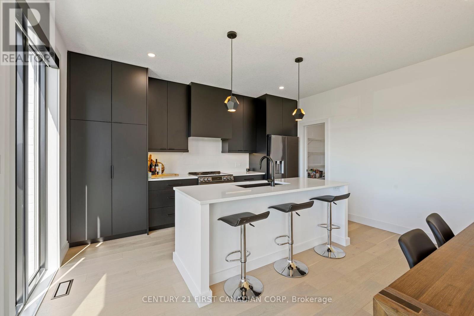 Photo 24 of 5 Hartland Circle, St Thomas ON