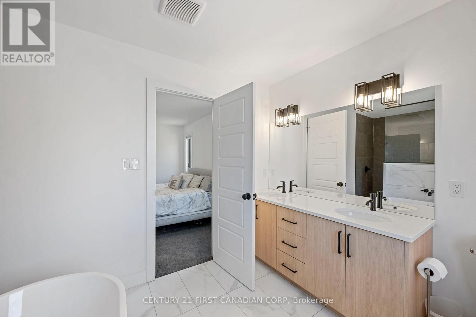 Photo 11 of 5 Hartland Circle, St Thomas ON