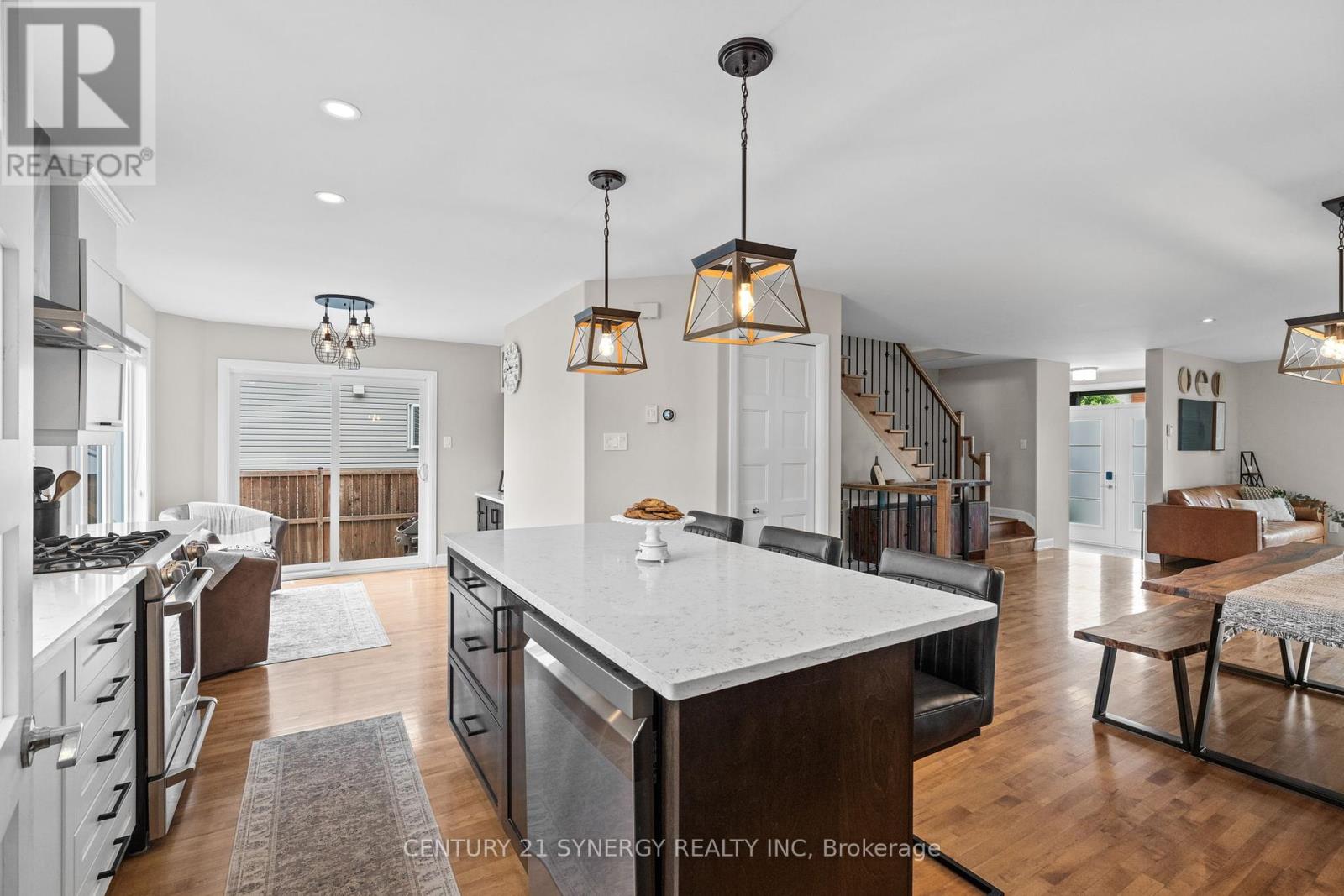 Photo 31 of 406 Provence Avenue, Russell ON