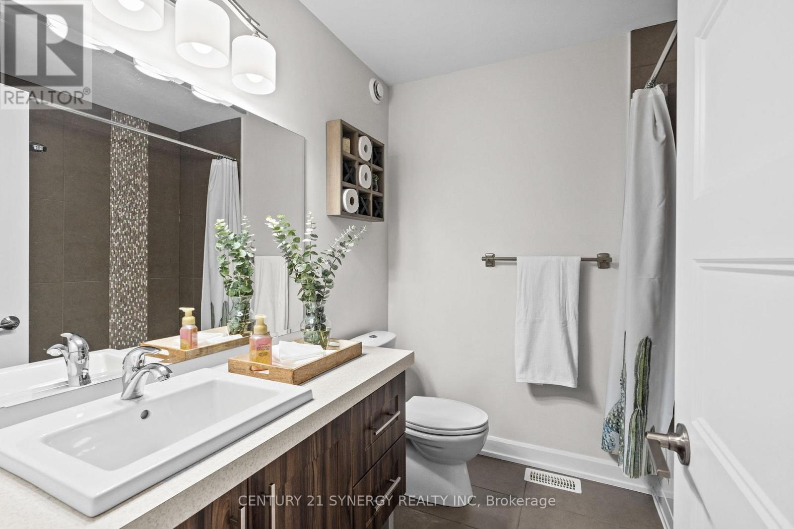 Photo 5 of 406 Provence Avenue, Russell ON