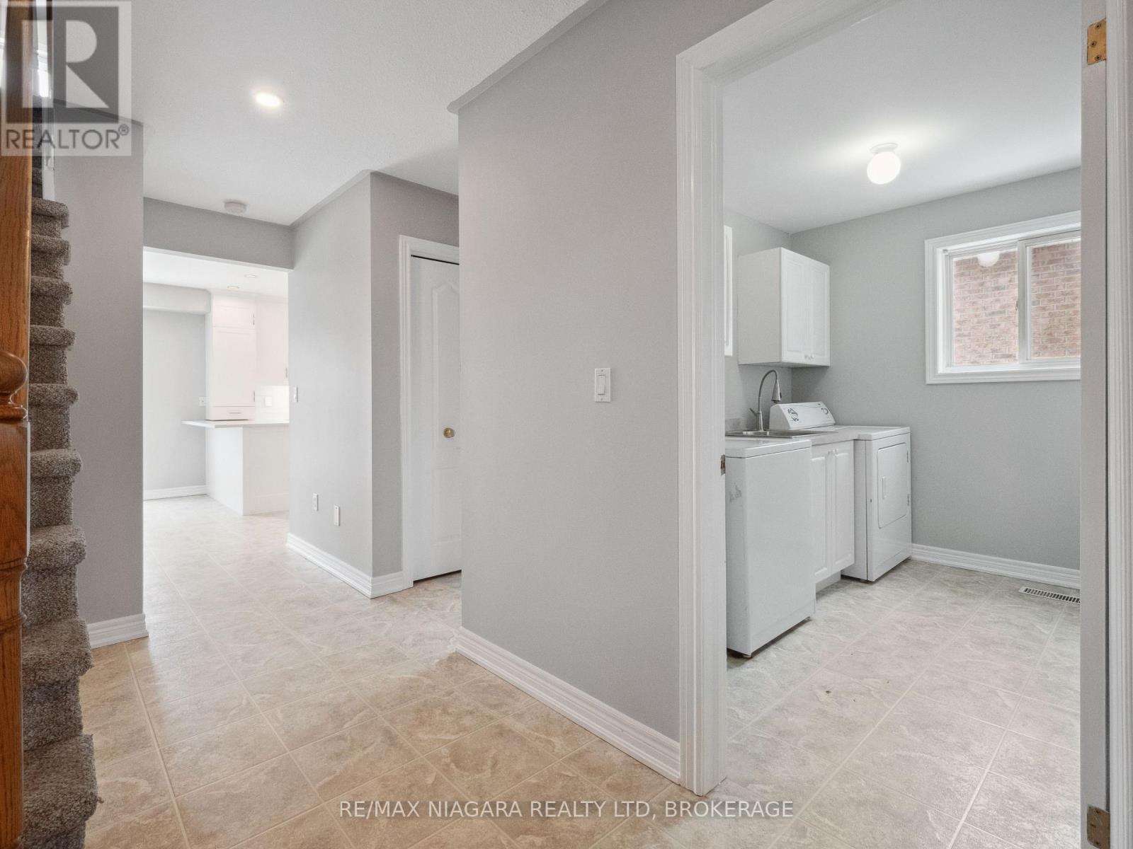 Photo 22 of 66 Hunter Drive, Welland ON