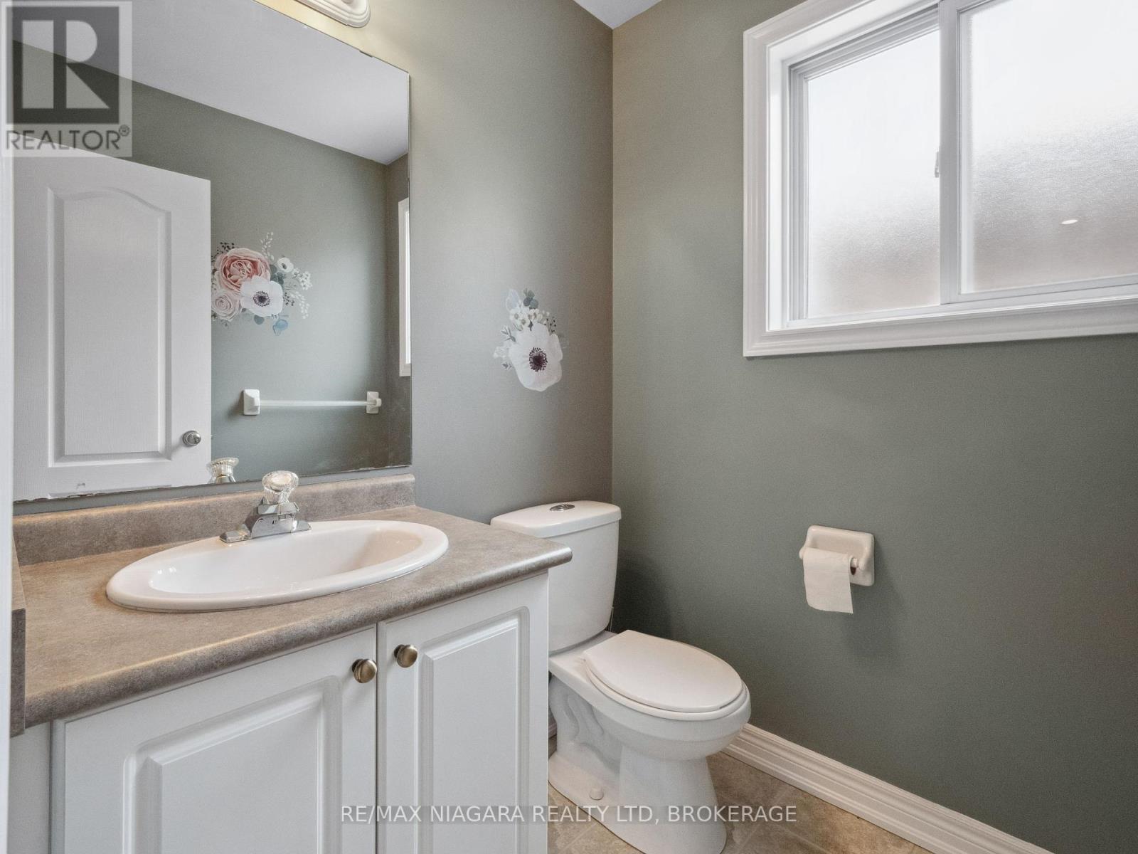 Photo 23 of 66 Hunter Drive, Welland ON