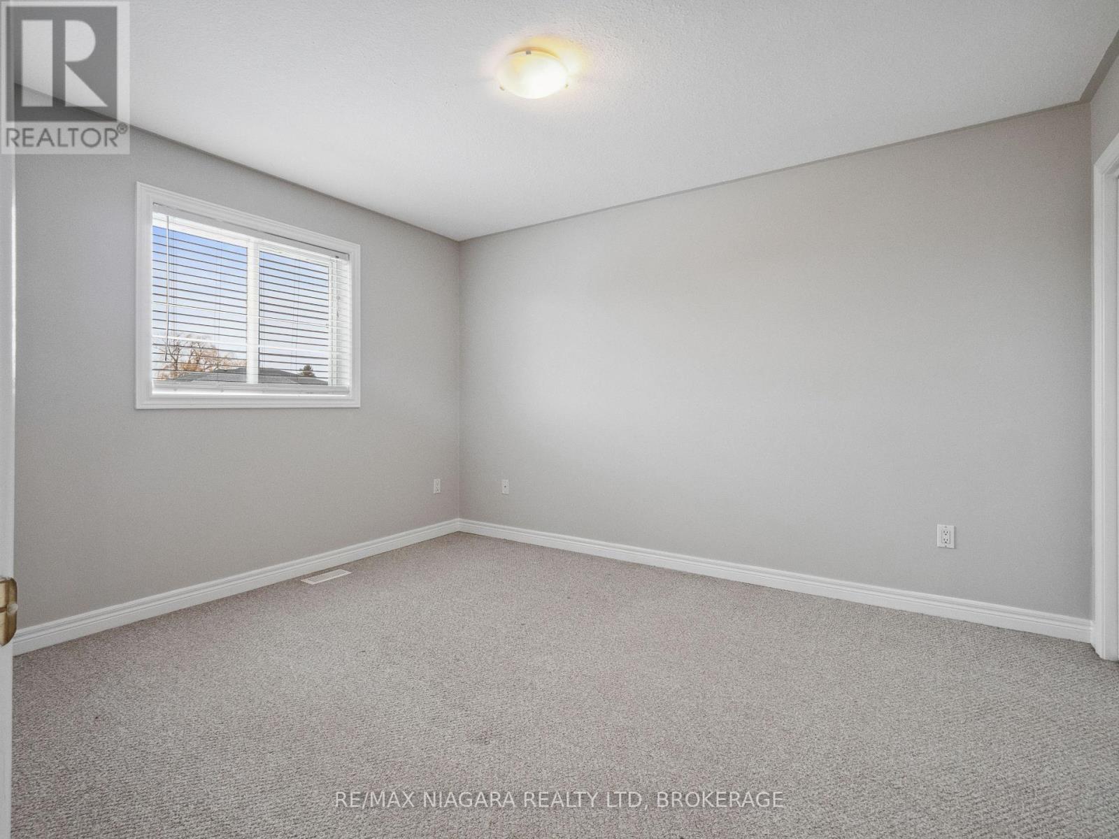 Photo 2 of 66 Hunter Drive, Welland ON