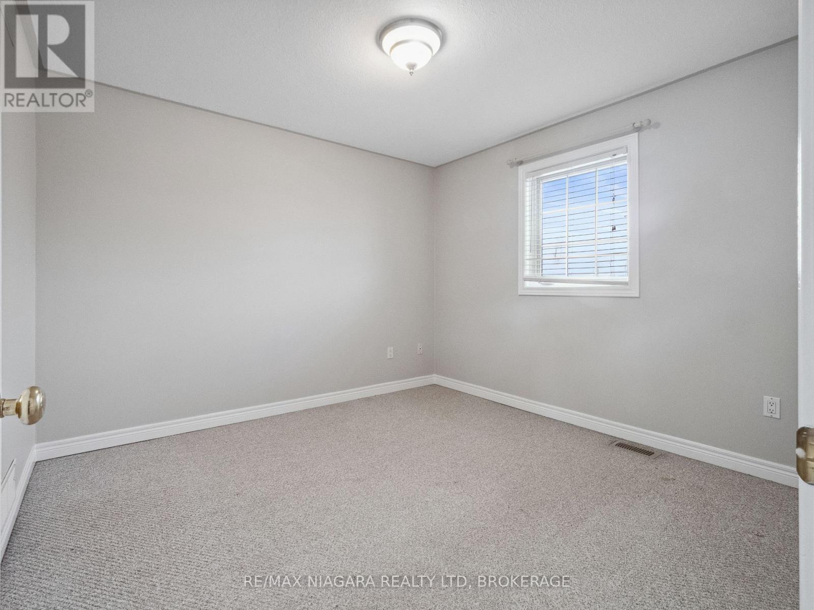 Photo 4 of 66 Hunter Drive, Welland ON