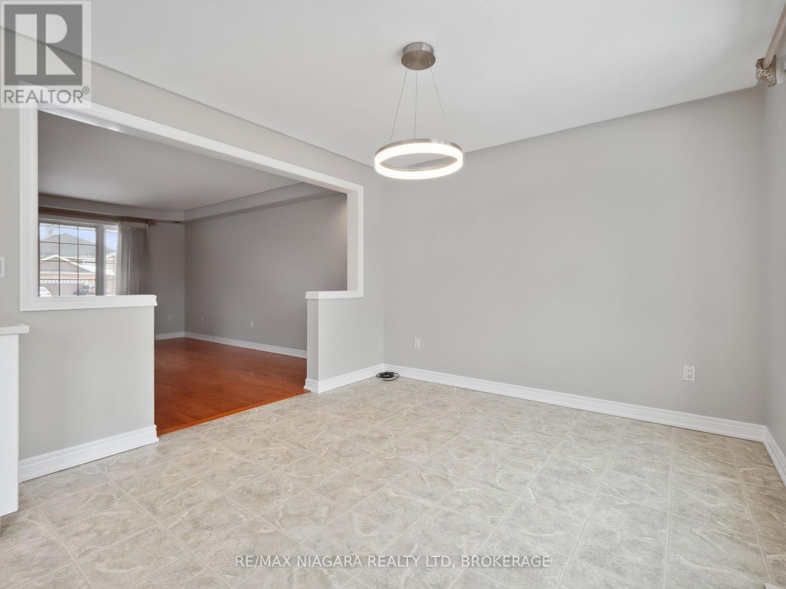Photo 13 of 66 Hunter Drive, Welland ON