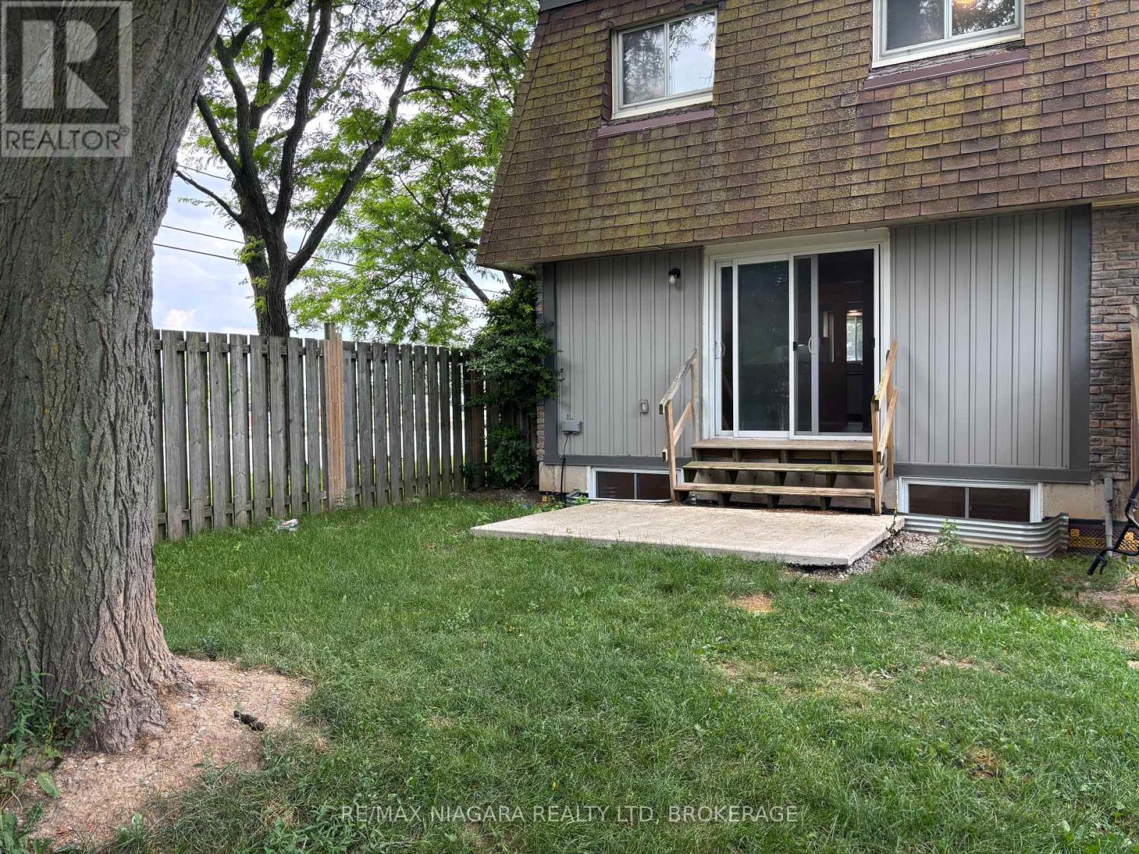 Photo 17 of 12 21 Woodlawn Road, Welland ON