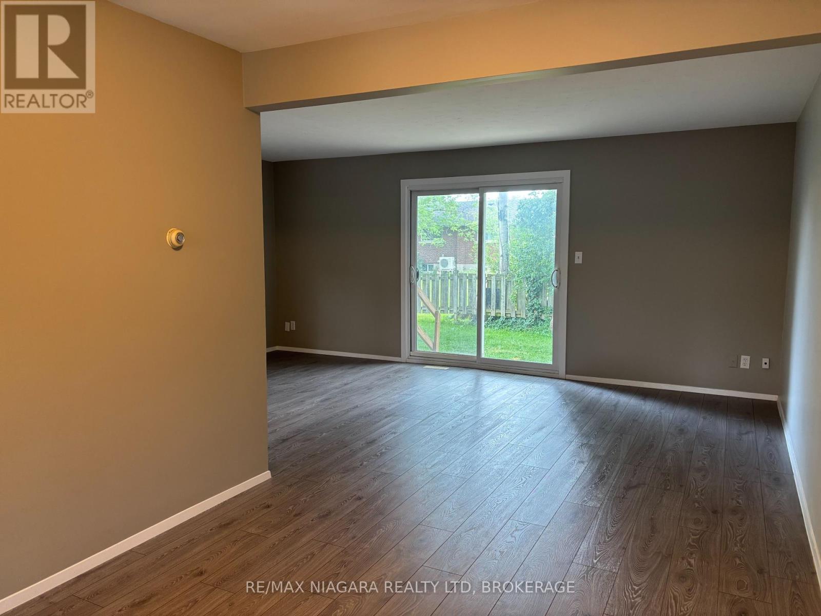 Photo 13 of 12 21 Woodlawn Road, Welland ON