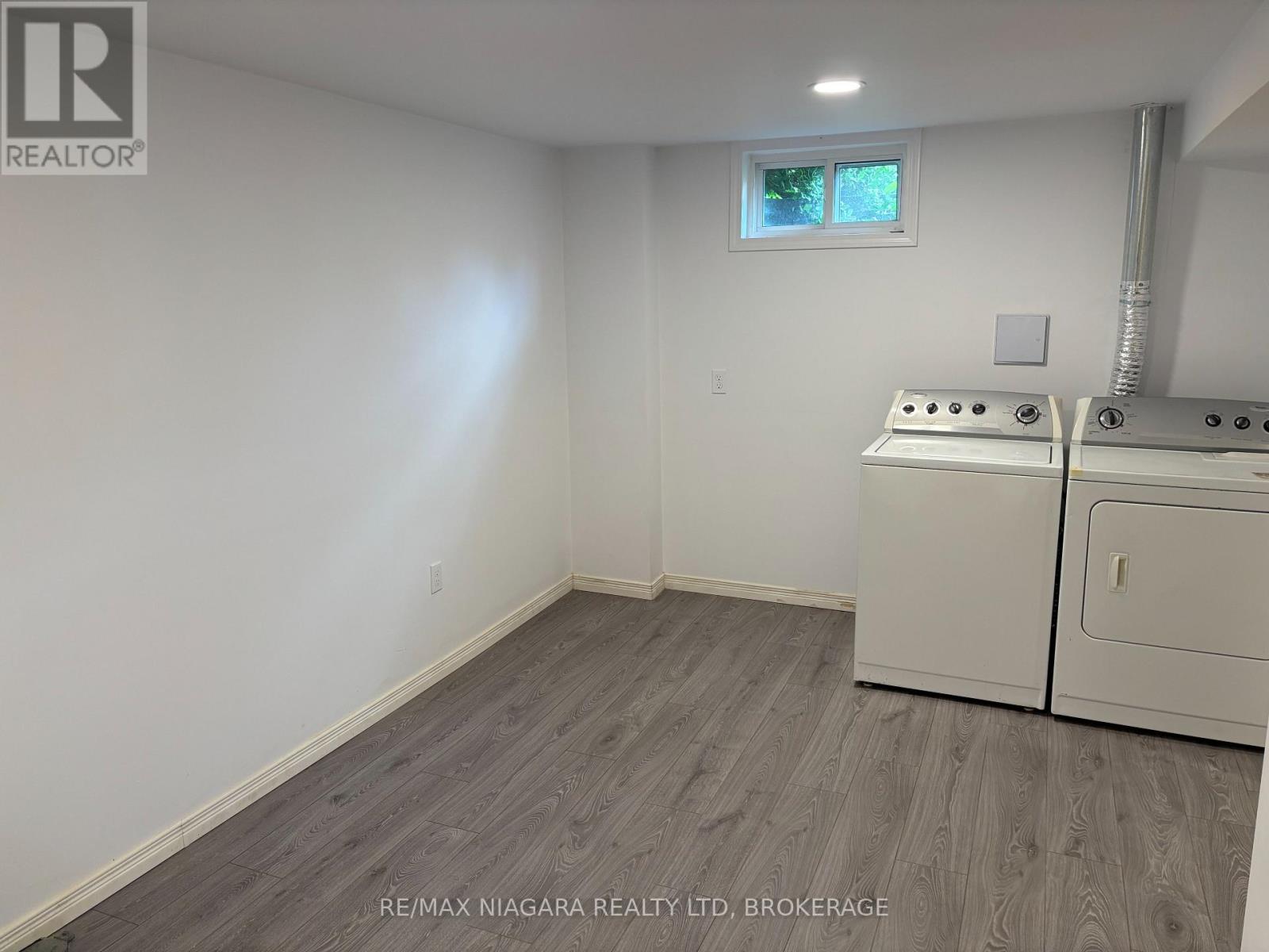 Photo 6 of 12 21 Woodlawn Road, Welland ON