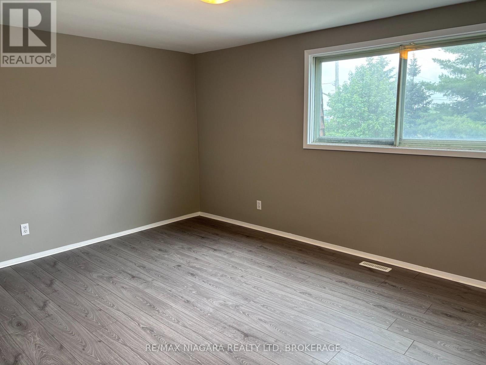 Photo 14 of 12 21 Woodlawn Road, Welland ON