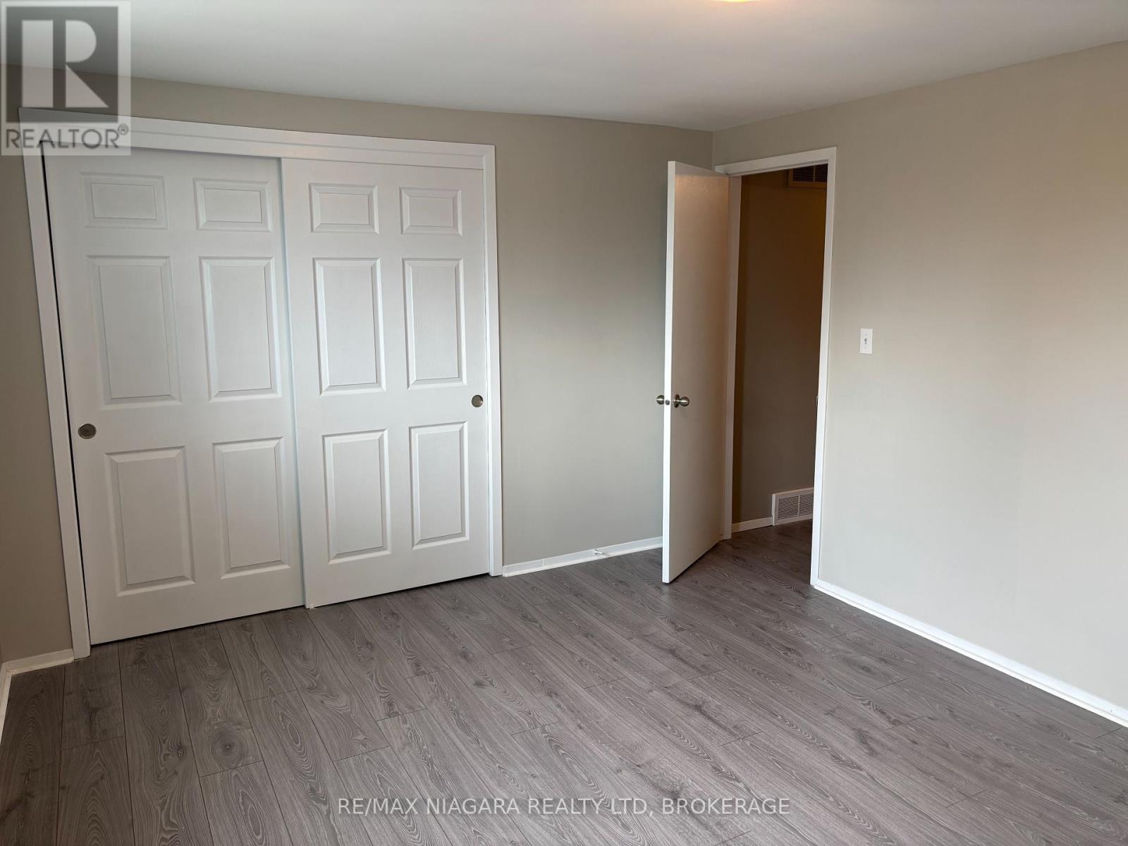 Photo 15 of 12 21 Woodlawn Road, Welland ON