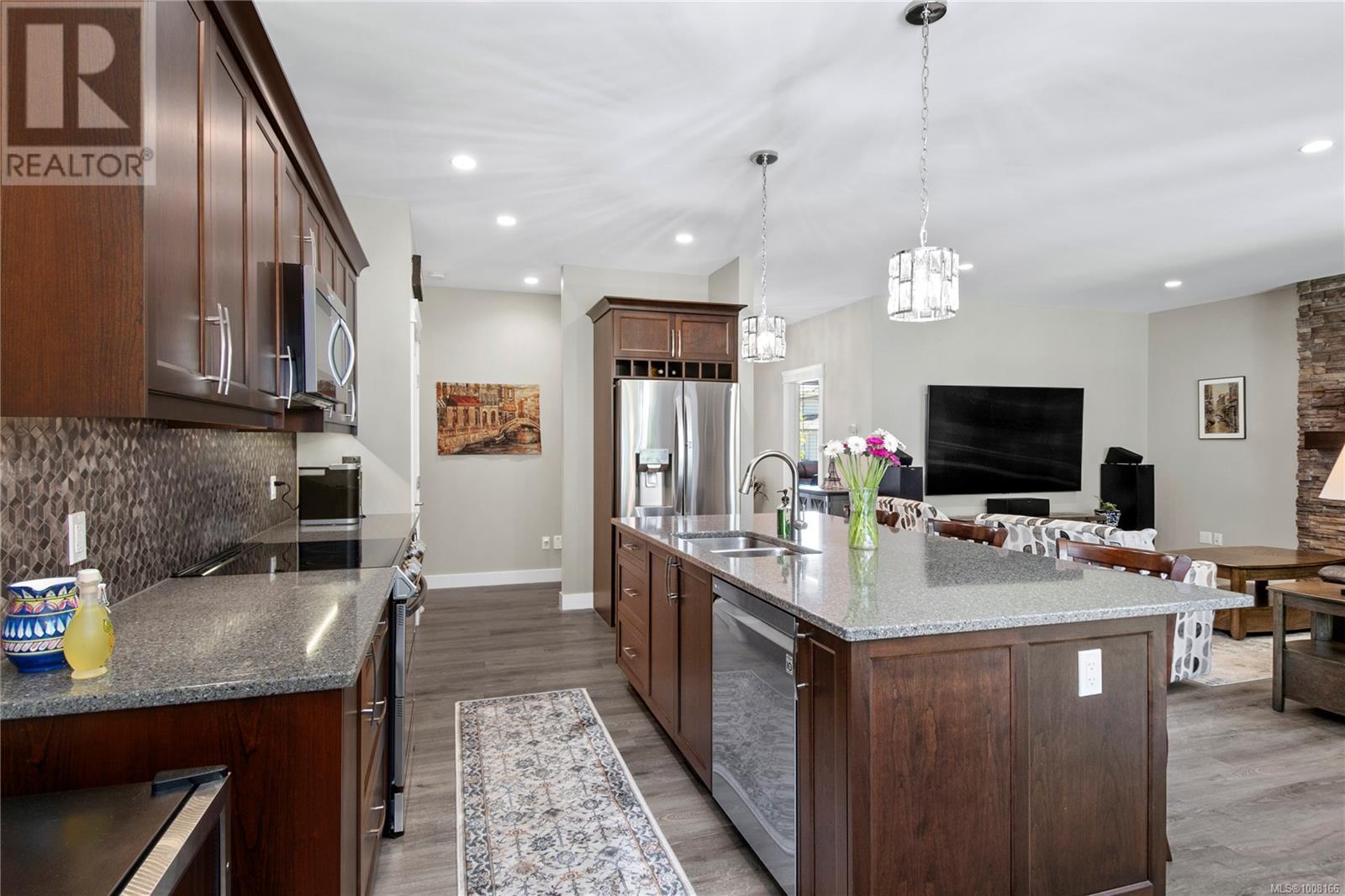 Photo 10 of 2270 Forest Grove Dr, Campbell River BC