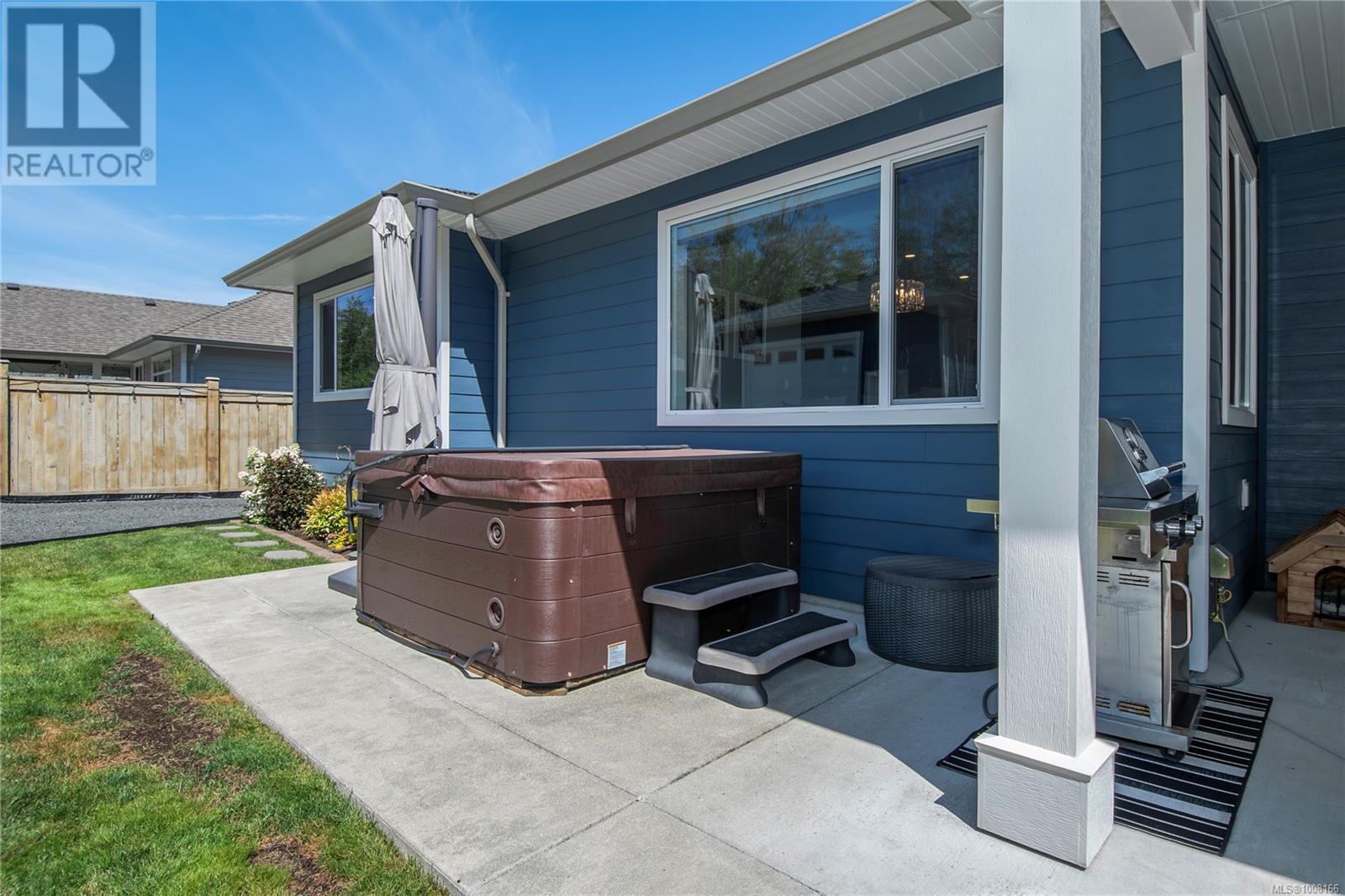 Photo 2 of 2270 Forest Grove Dr, Campbell River BC