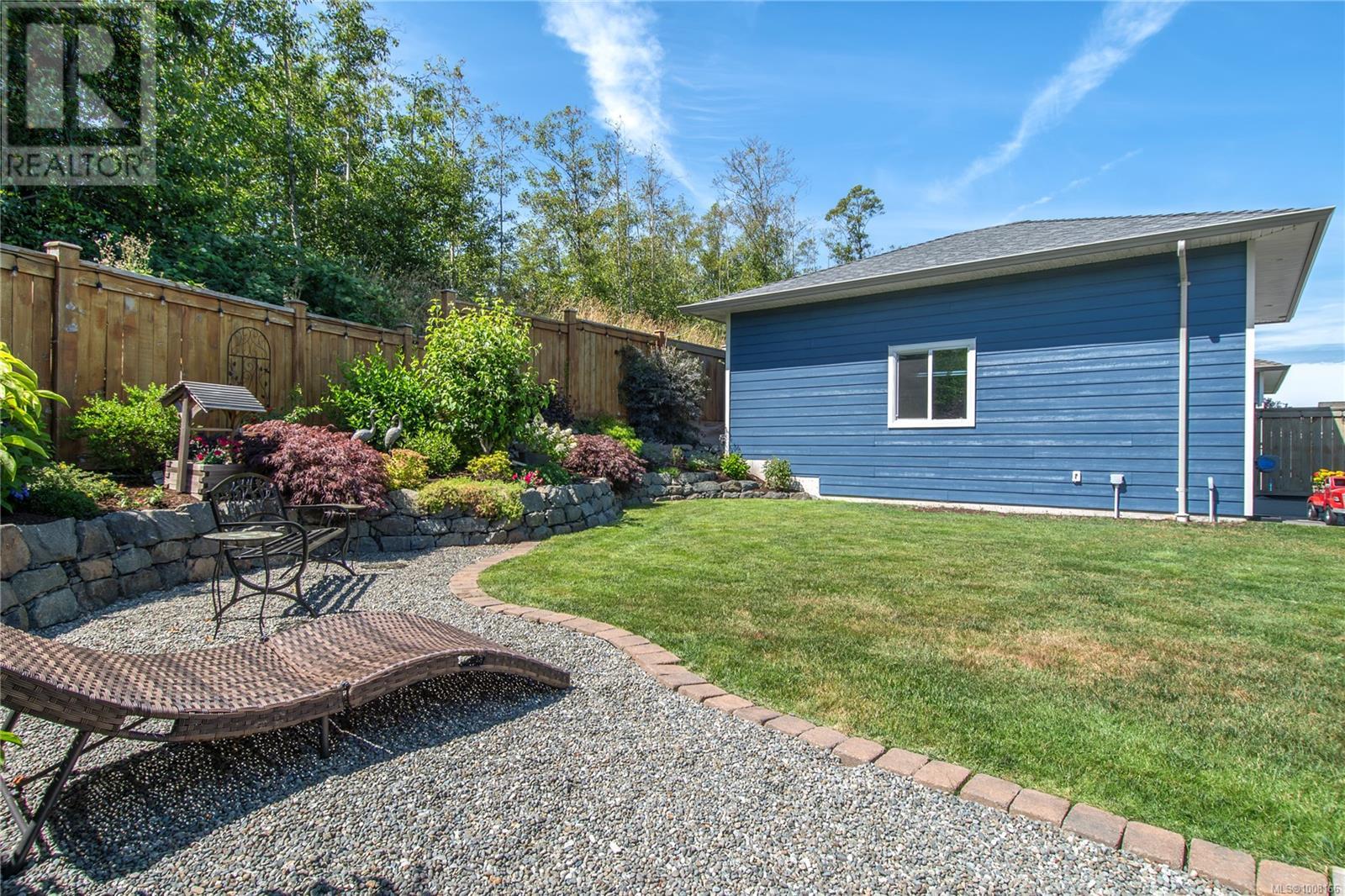 Photo 17 of 2270 Forest Grove Dr, Campbell River BC