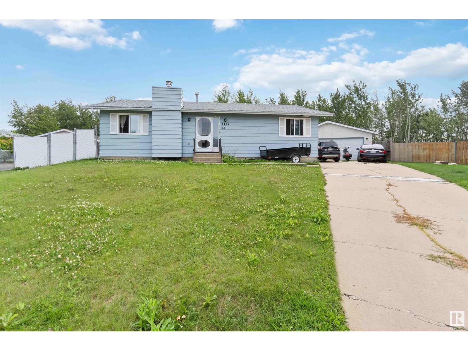 Photo 2 of 5328 63 St, Redwater AB