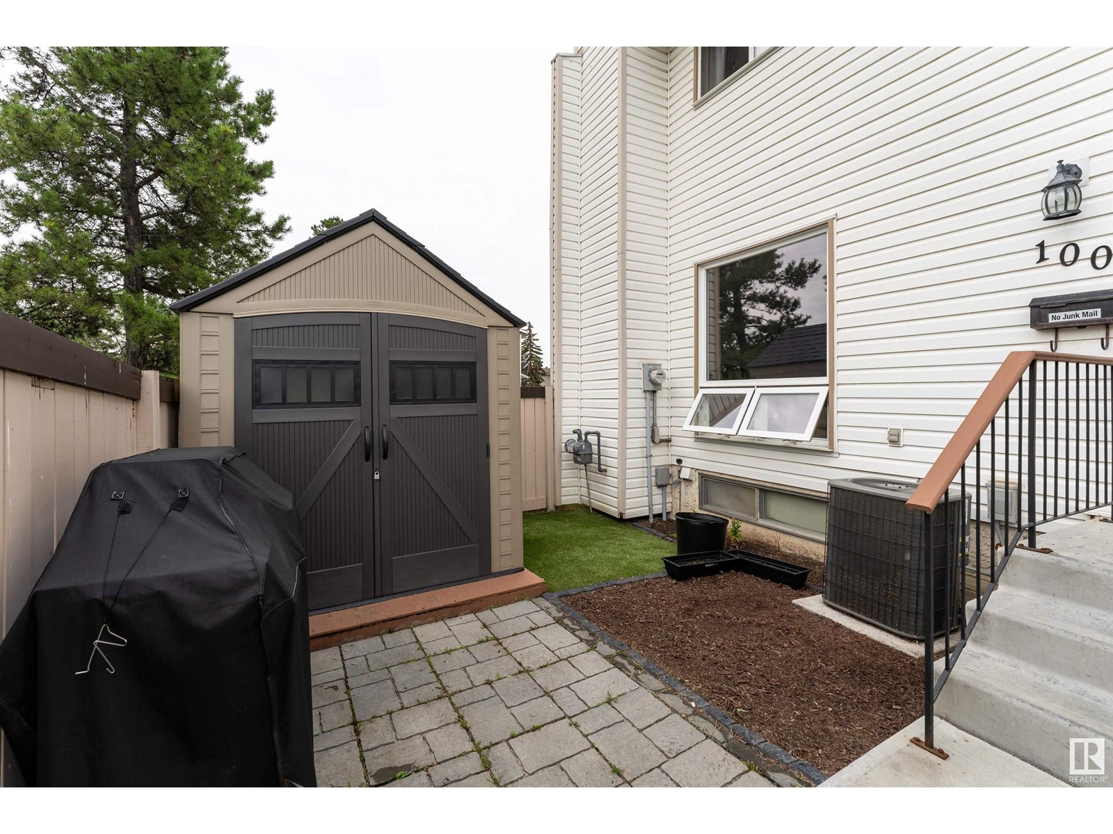 Photo 2 of 100 Marlborough Pl Nw, Edmonton AB