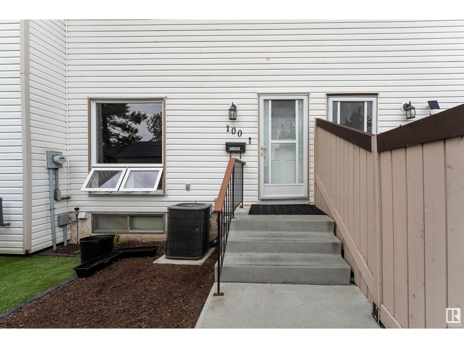 Photo 7 of 100 Marlborough Pl Nw, Edmonton AB