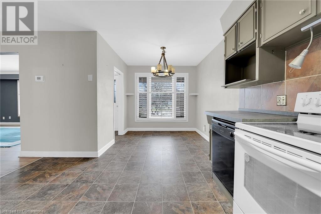 Photo 14 of 9 Gavin Drive, St Catharines ON