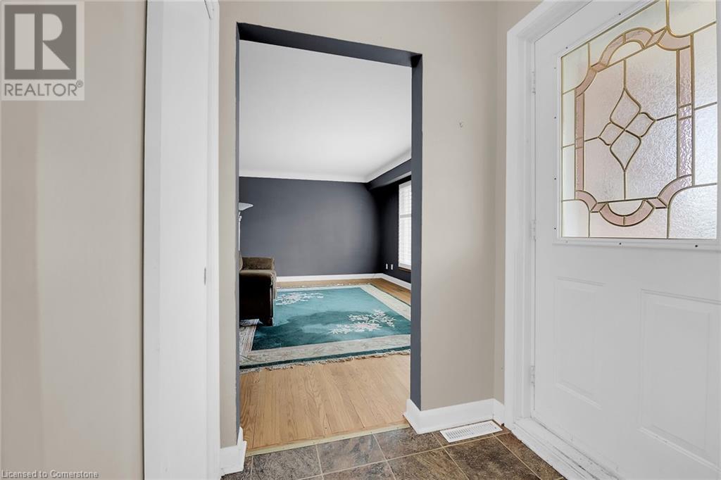 Photo 15 of 9 Gavin Drive, St Catharines ON
