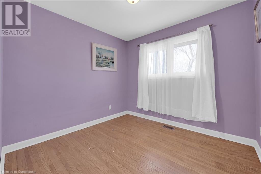 Photo 8 of 9 Gavin Drive, St Catharines ON