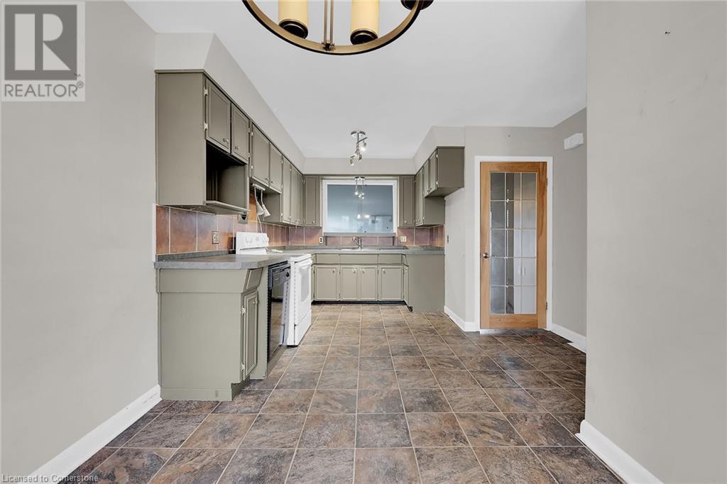 Photo 10 of 9 Gavin Drive, St Catharines ON