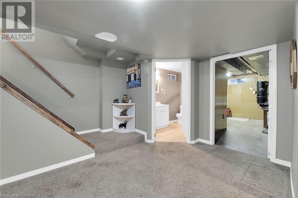 9 GAVIN Drive - 32