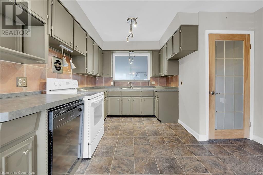 Photo 13 of 9 Gavin Drive, St Catharines ON