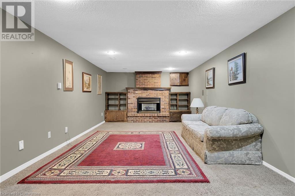 Photo 3 of 9 Gavin Drive, St Catharines ON