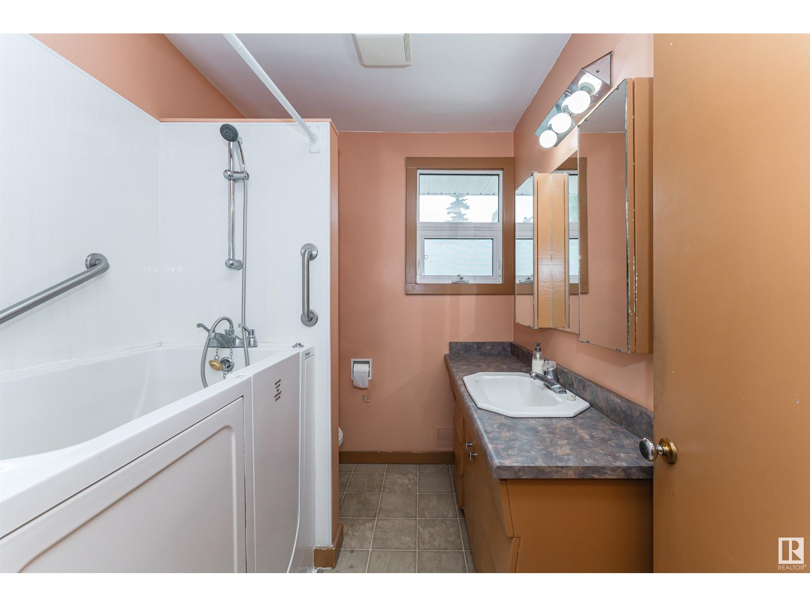 Photo 19 of 14732 91 Av Nw, Edmonton AB
