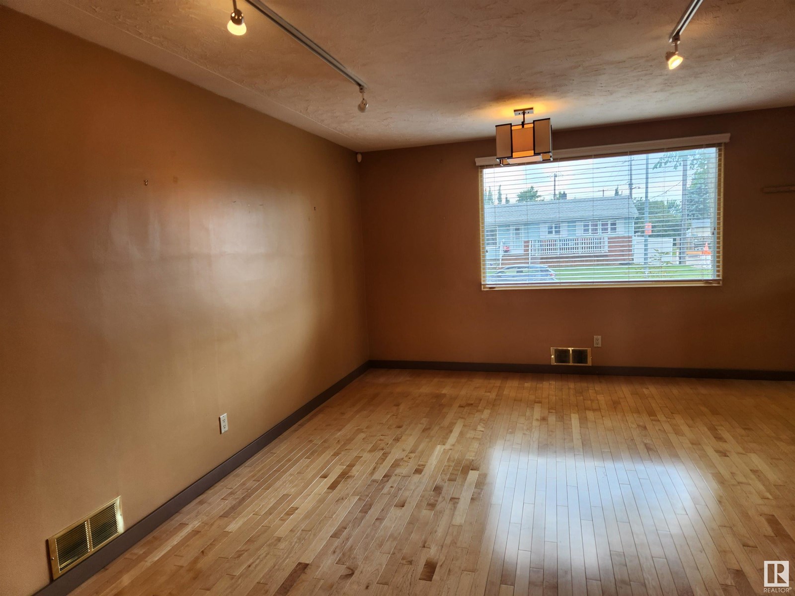 Photo 14 of 14732 91 Av Nw, Edmonton AB