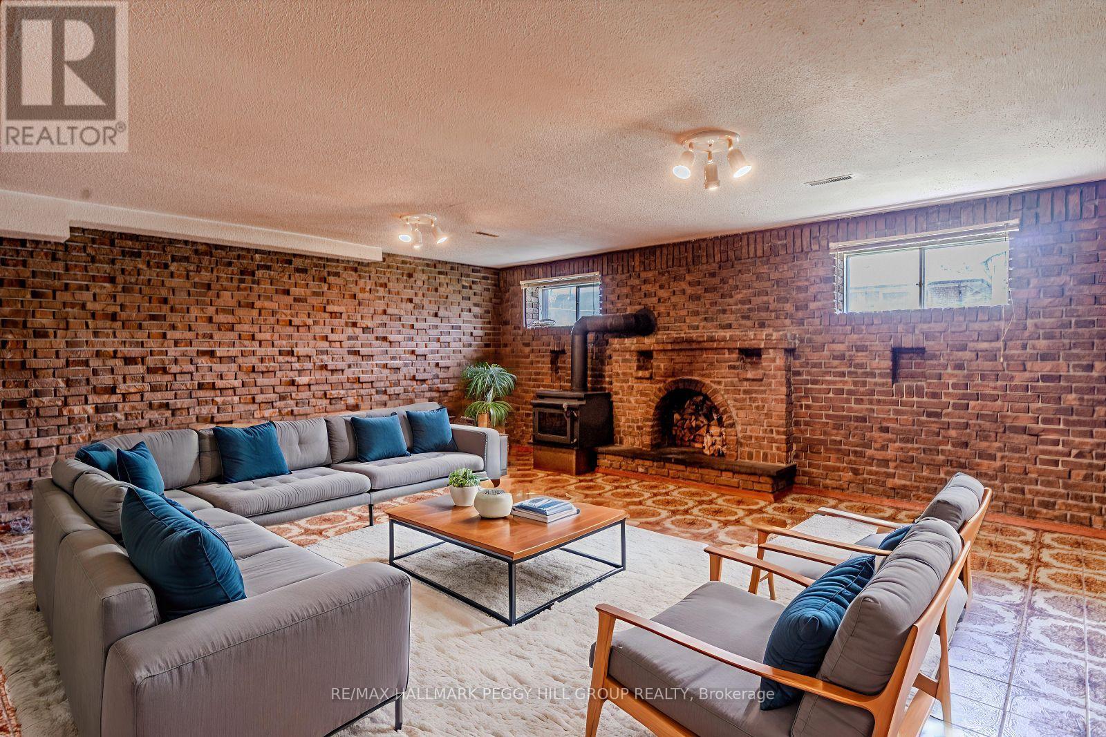 Photo 11 of 39 Frith Road, Toronto ON