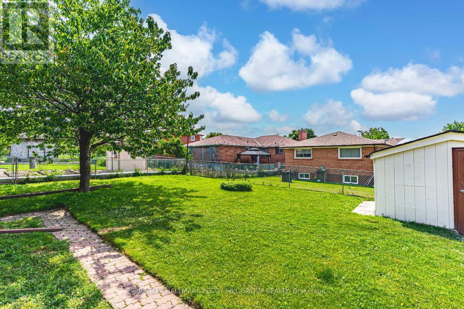 Photo 17 of 39 Frith Road, Toronto ON