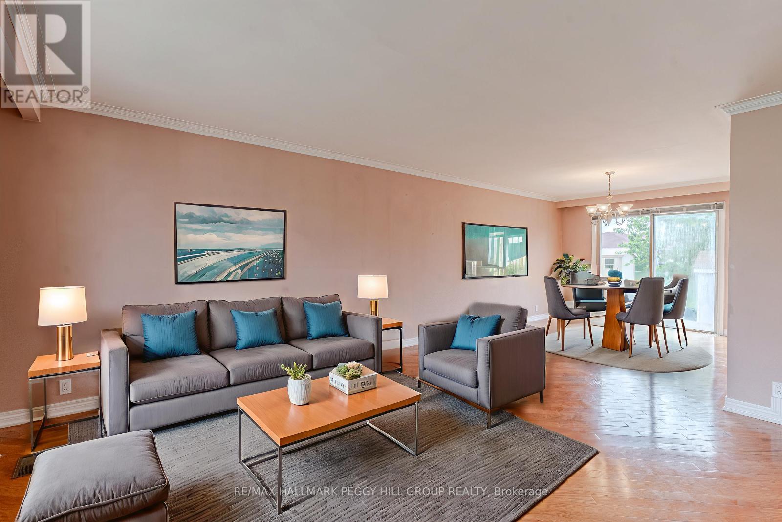 Photo 2 of 39 Frith Road, Toronto ON