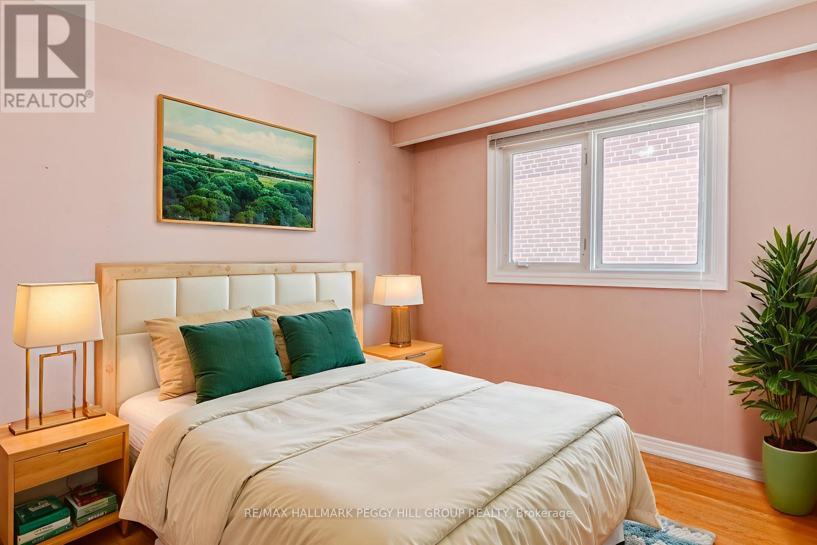 Photo 8 of 39 Frith Road, Toronto ON