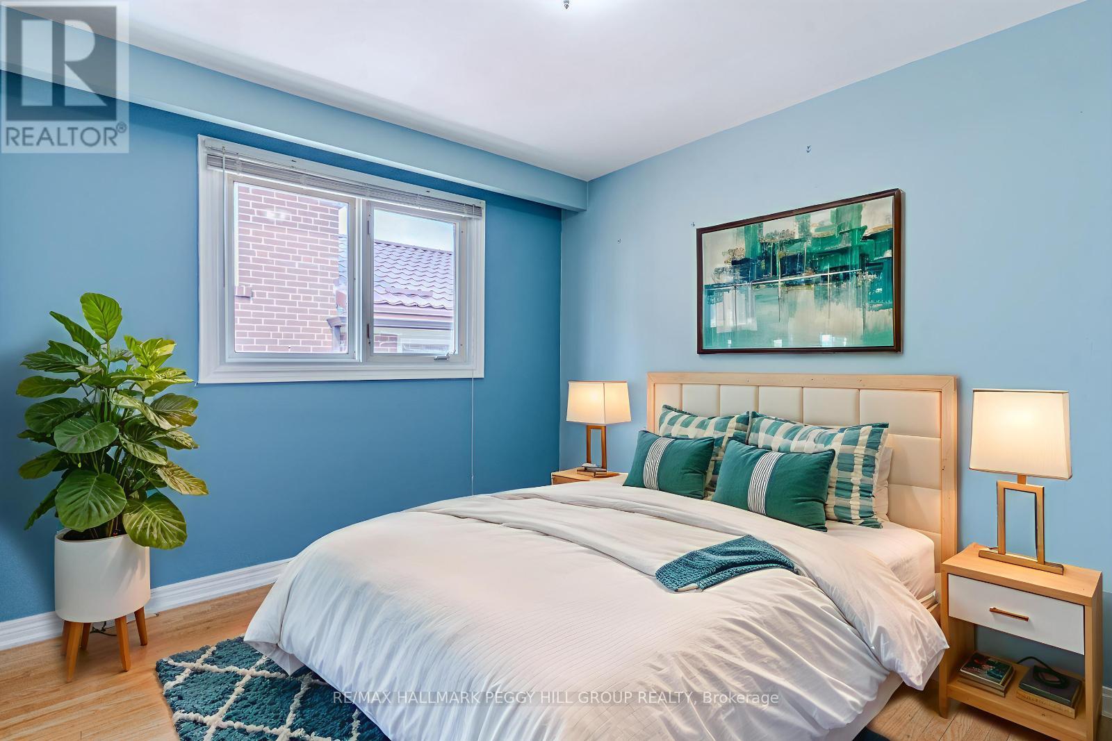 Photo 9 of 39 Frith Road, Toronto ON