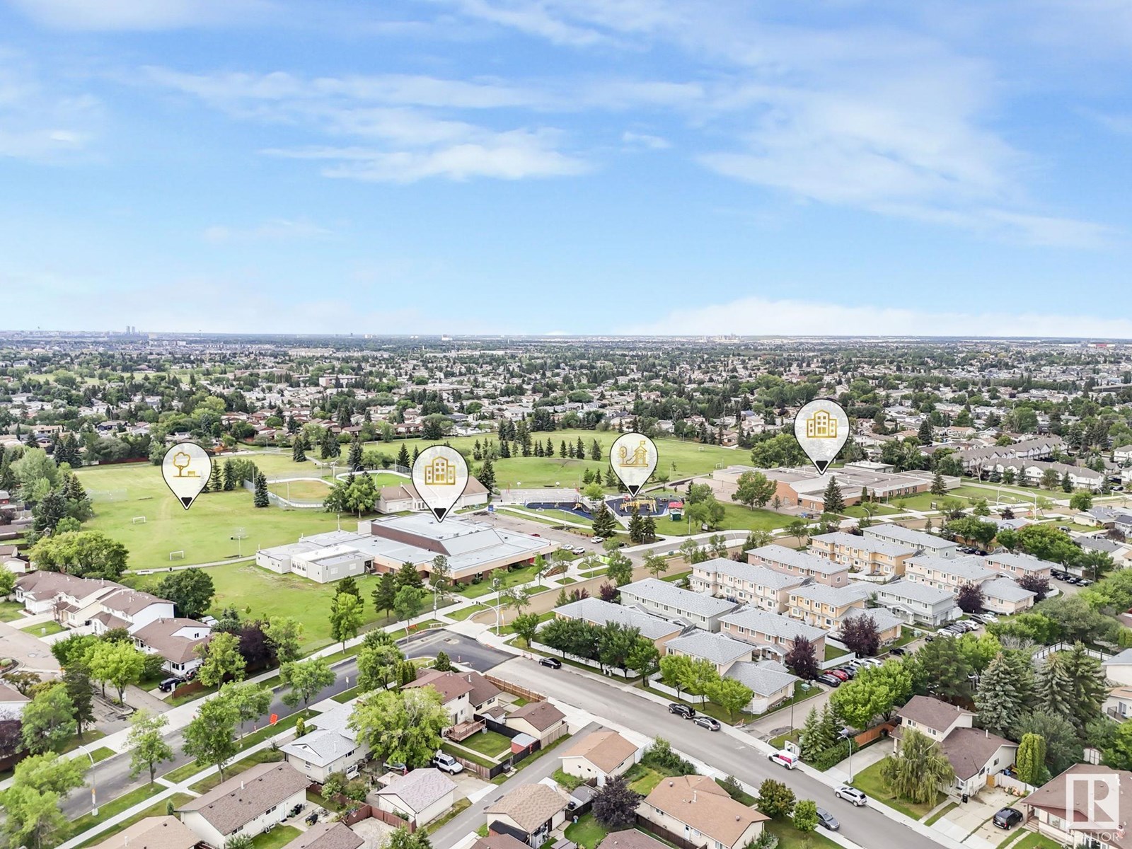 Photo 10 of 10206 173 A Av Nw, Edmonton AB