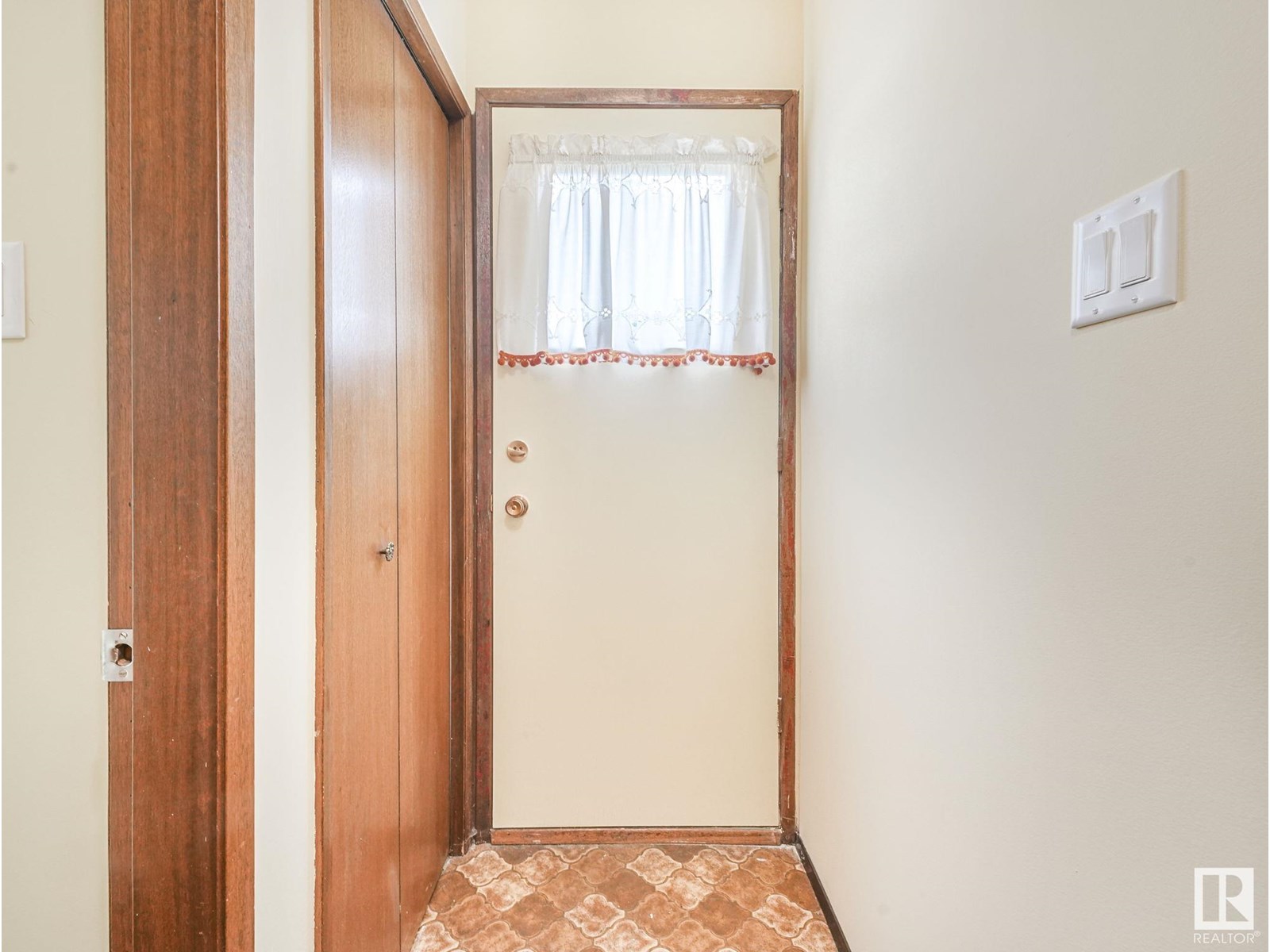 Photo 12 of 10206 173 A Av Nw, Edmonton AB