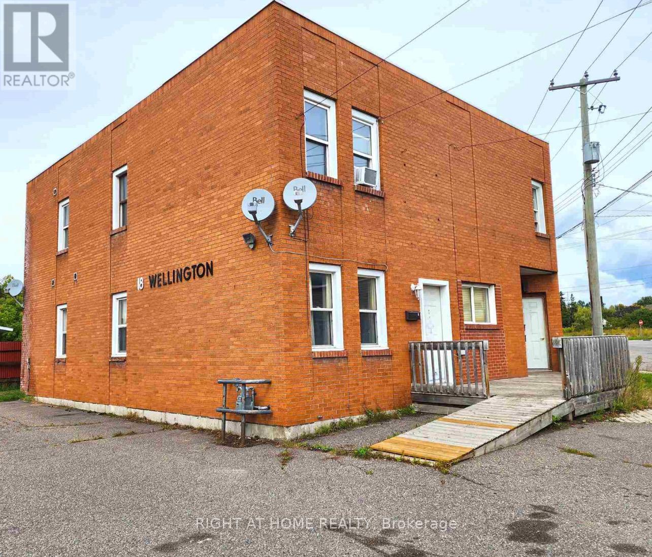 Photo 4 of 18 Wellington Street W, Sault Ste Marie ON