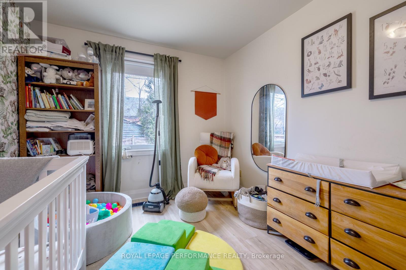 Photo 11 of 45 Mcnaughton Avenue, Ottawa ON
