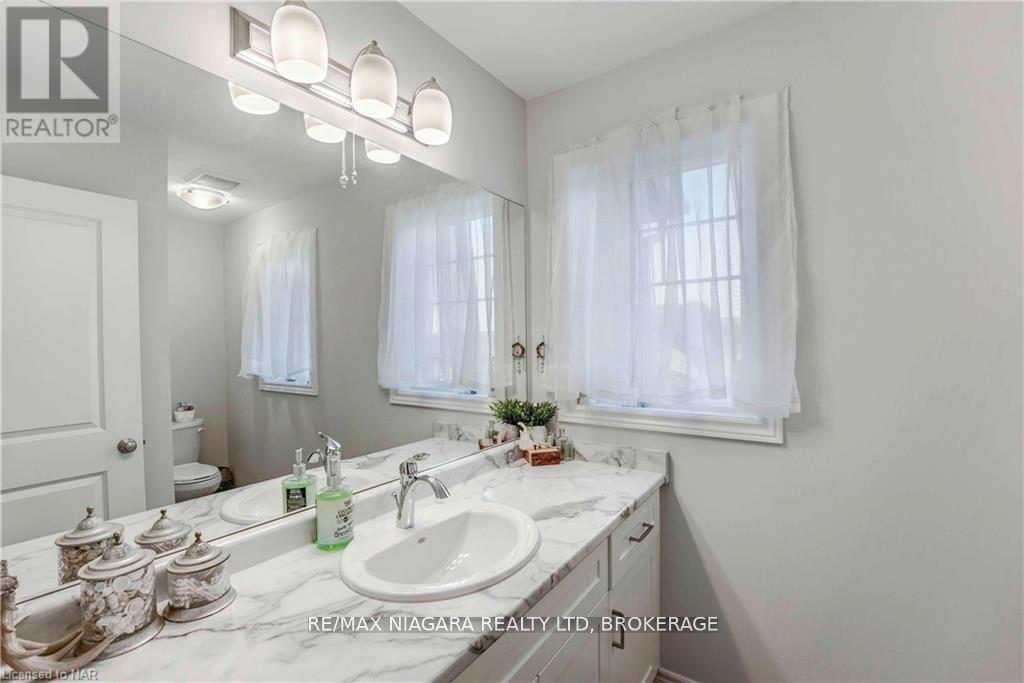 Photo 13 of 7125 Parsa Street, Niagara Falls ON