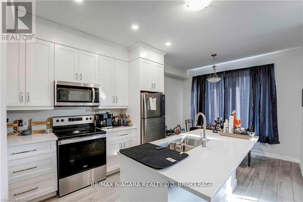 Photo 4 of 7125 Parsa Street, Niagara Falls ON