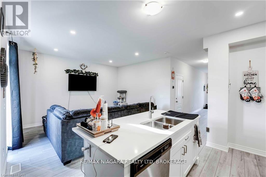 Photo 7 of 7125 Parsa Street, Niagara Falls ON