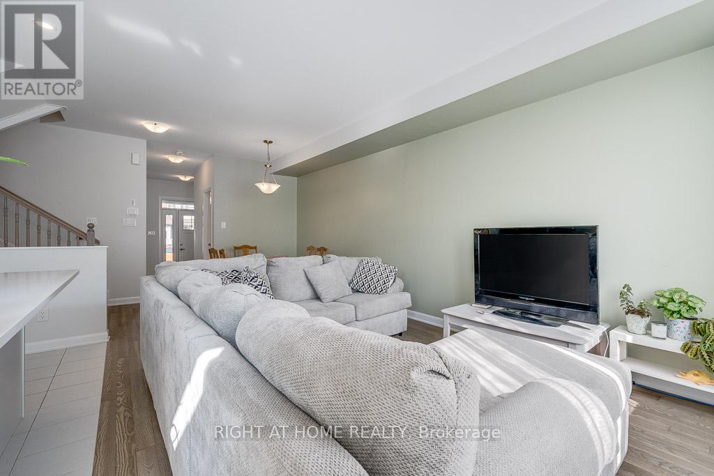 Photo 4 of 301 Drumlish Lane, Ottawa ON