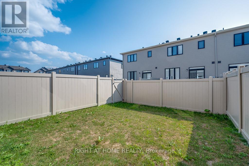 Photo 10 of 301 Drumlish Lane, Ottawa ON