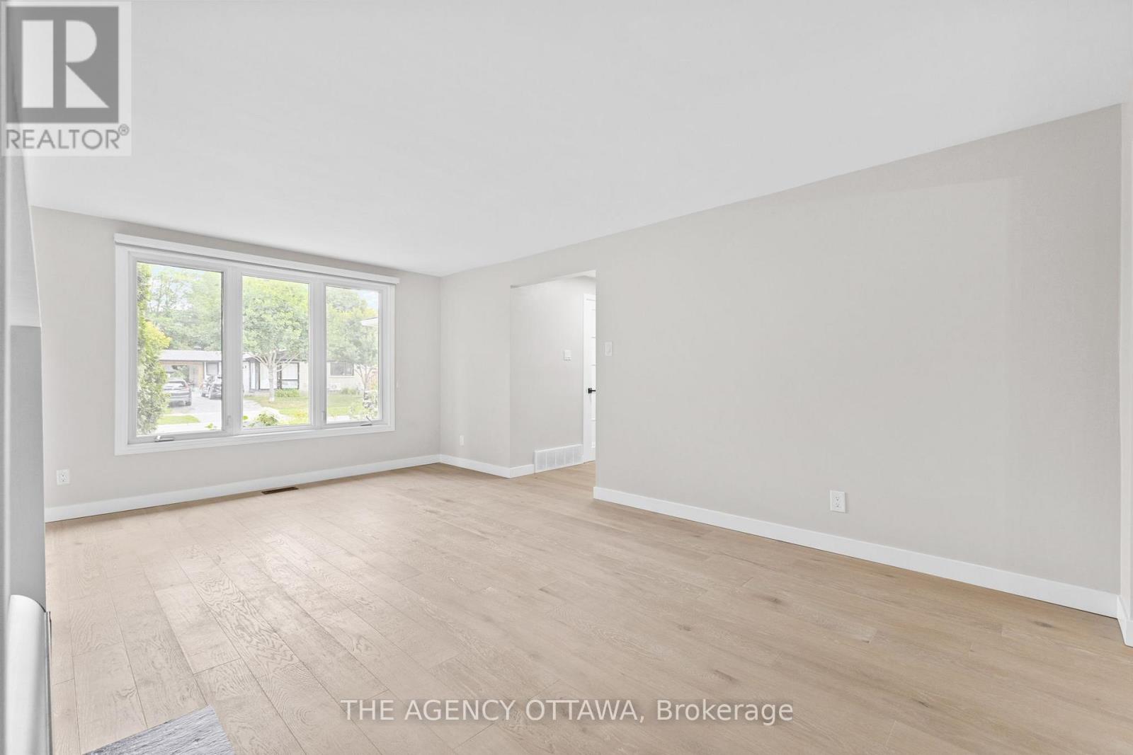 Photo 18 of 688 Laverendrye Drive, Ottawa ON