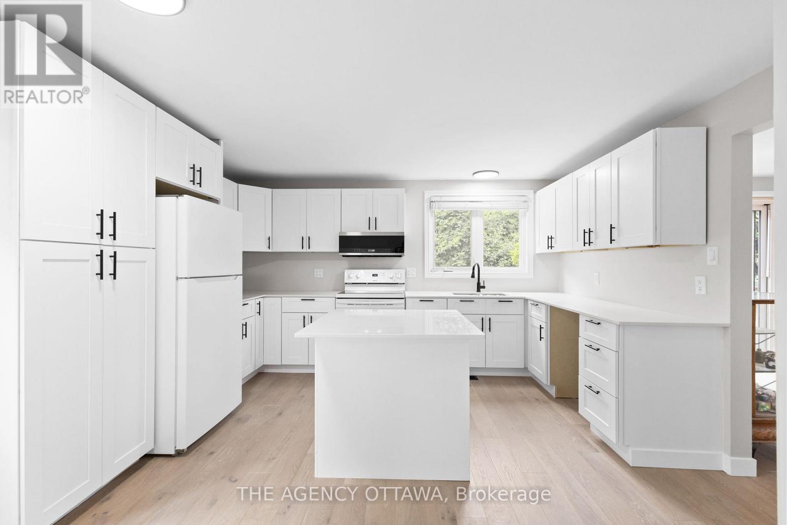 Photo 9 of 688 Laverendrye Drive, Ottawa ON